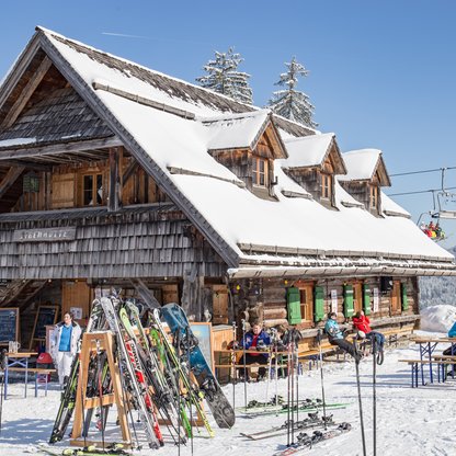 Köstliche Schmankerl und die Einkehr in urige Hütten dürfen bei einem Skitag am Ötscher nicht fehlen.  | © Ludwig Fahrnberger