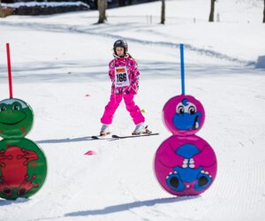 Im SunnyKids Park wird den kleinen Skihaserln die Technik spielerisch beigebracht.  | © Faschingleitner Peter
