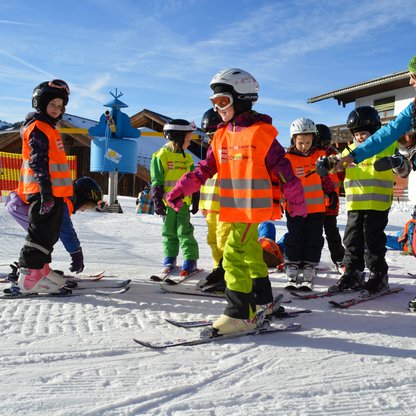 Skikurs für Kinder der Skischule Kasberg | © Almtal-Bergbahnen