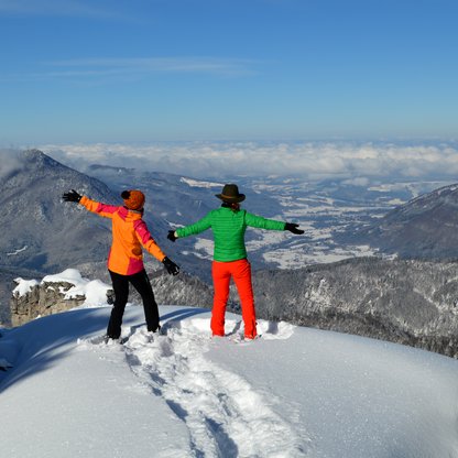 Panoramablick in das Almtal vom Gipfel am Kasberg | © Almtal-Bergbahnen