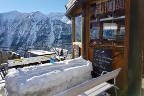 Wer Lust auf Après-Ski hat, ist in der Schirmbar der Rossbach Alm richtig. 