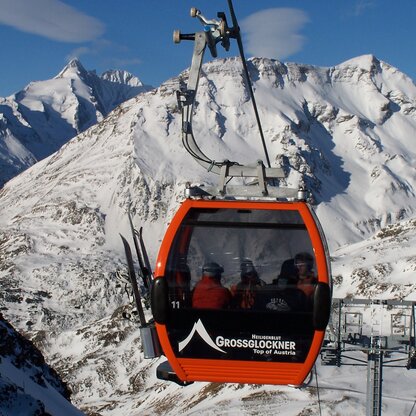Mit der Panoramabahn im Skigebiet Grossglockner-Heiligenblut bequem und schnell auf den Berg. 