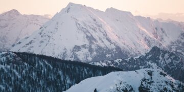 mountain peaks during sunrise in Hinterstoder in winter