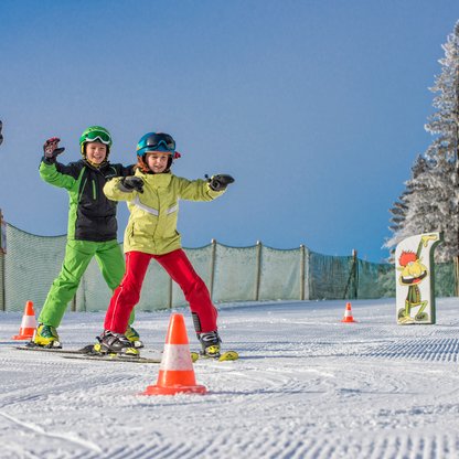 Im Kinderland das Skifahren spielerisch erlernen.