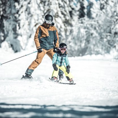 Übung macht den Meister. Das Skigebiet Hochficht bietet viele leichte Pisten, um den Kids das Skifahren zu lernen.  | © TVB Hochficht, Ablinger M. 