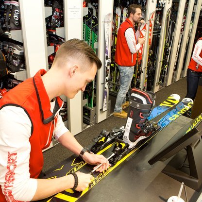 Bei Intersport Pötscher bequem und einfach die passende Ausrüstung für den nächsten Skitag ausleihen.