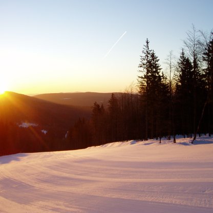 Ein traumhafter Sonnenuntergang im Skigebiet Hochficht. 