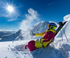 Die traumhafte Winterkulisse beim Skifahren auf dem Hochkössen genießen.