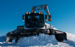 Mit den Pistenraupen sorgen die Mitarbeiter des Skigebiet Hochkössen täglich für perfekt präparierte Abfahrten. 