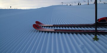 frisch präparierte Piste im Skigebiet Hochkössen