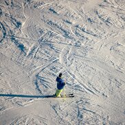 Perfekt präparierte Pisten im Skigebiet Hochkössen genießen. 