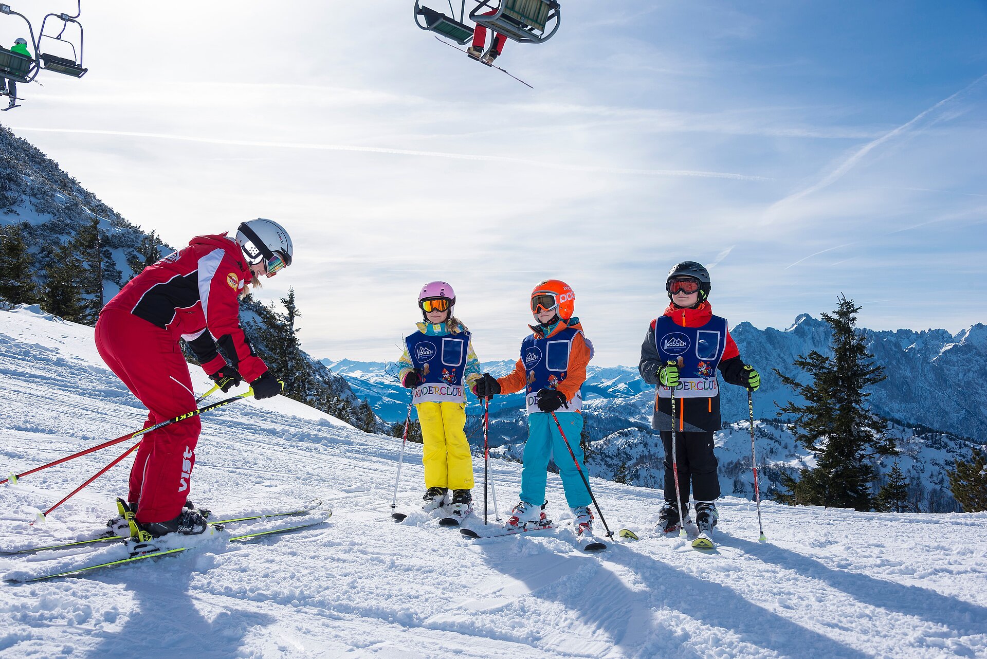 <p>Kinder beim Skikurs am Gipfellift</p>