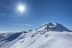 <p>Neuschnee und Sonnenschein am Gipfel Unterberghorn</p>