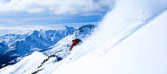 Freerider beim Powdern mit dem Großglockner im Hintergrund - Link zu "Freeriden"