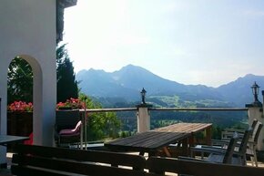 Guests can enjoy stunning scenic views from the sundeck of Mostschänke Horner (tavern). 