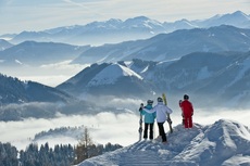 Aussicht beim Skifahren auf gesamte Berglandschaft der Wurzeralm
