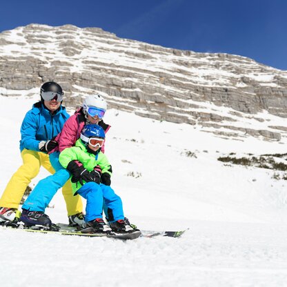 Die blauen Pisten eignen sich perfekt, um den Kids das Skifahren zu lernen.  | © Hinterramskogler